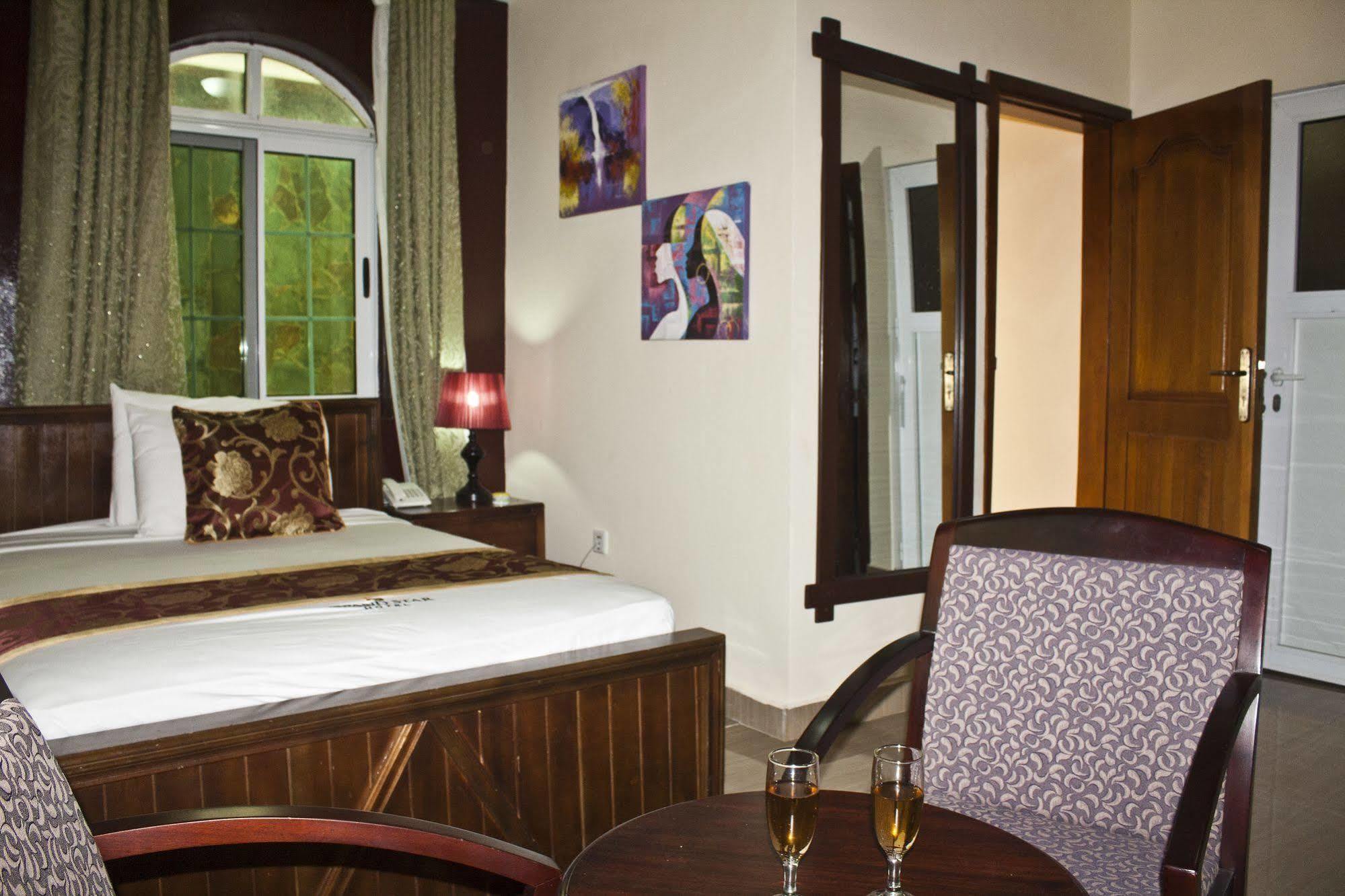Grand Star Hotel North Legon Экстерьер фото